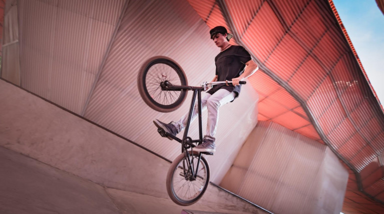 Открытые тренировки по BMX. Первые трюки и как прогрессировать дальше.